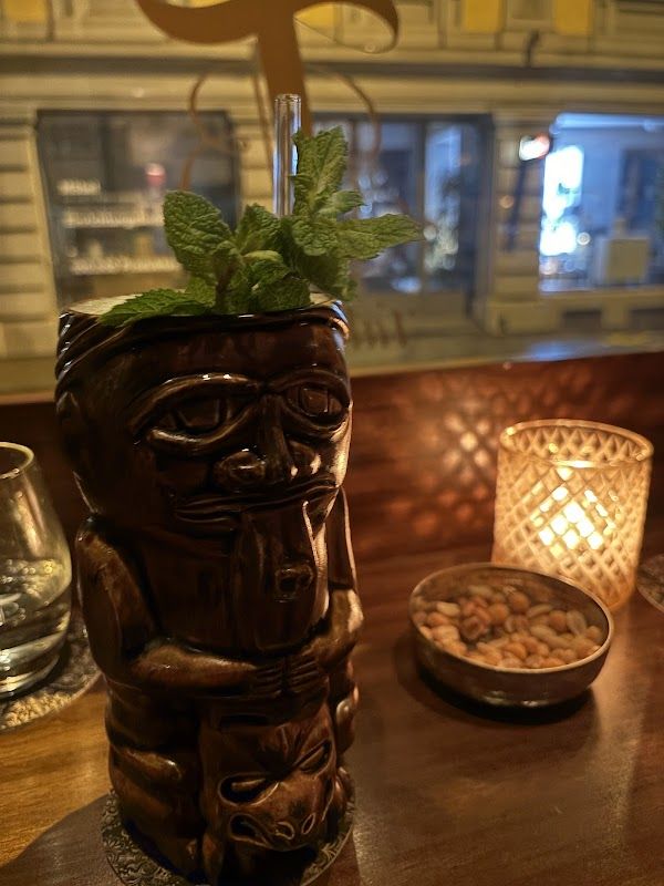 Bar 1842 at Baur au Lac