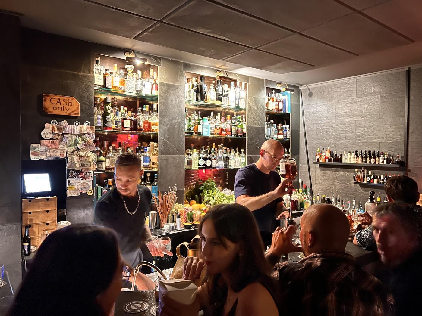 Verborgene Kammer Munich bar interior